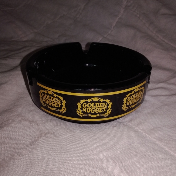 Vintage Golden Nugget Casino Glass Ashtray 3 1/2" Diameter 1 1/4" Deep - Picture 5 of 5